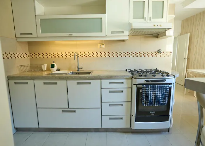 Amplio Departamento 3 Dormitorios En Recoleta, Cerca Del Alto Palermo